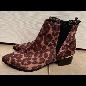 Leopard print Nine West booties
